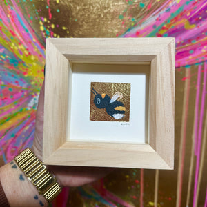 23CT GOLD LEAF TINY BEE ORIGINAL 1