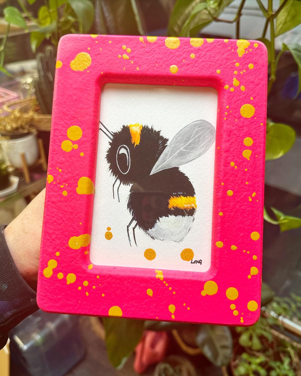 OLD STYLE MINI BEE PRINT - neon pink