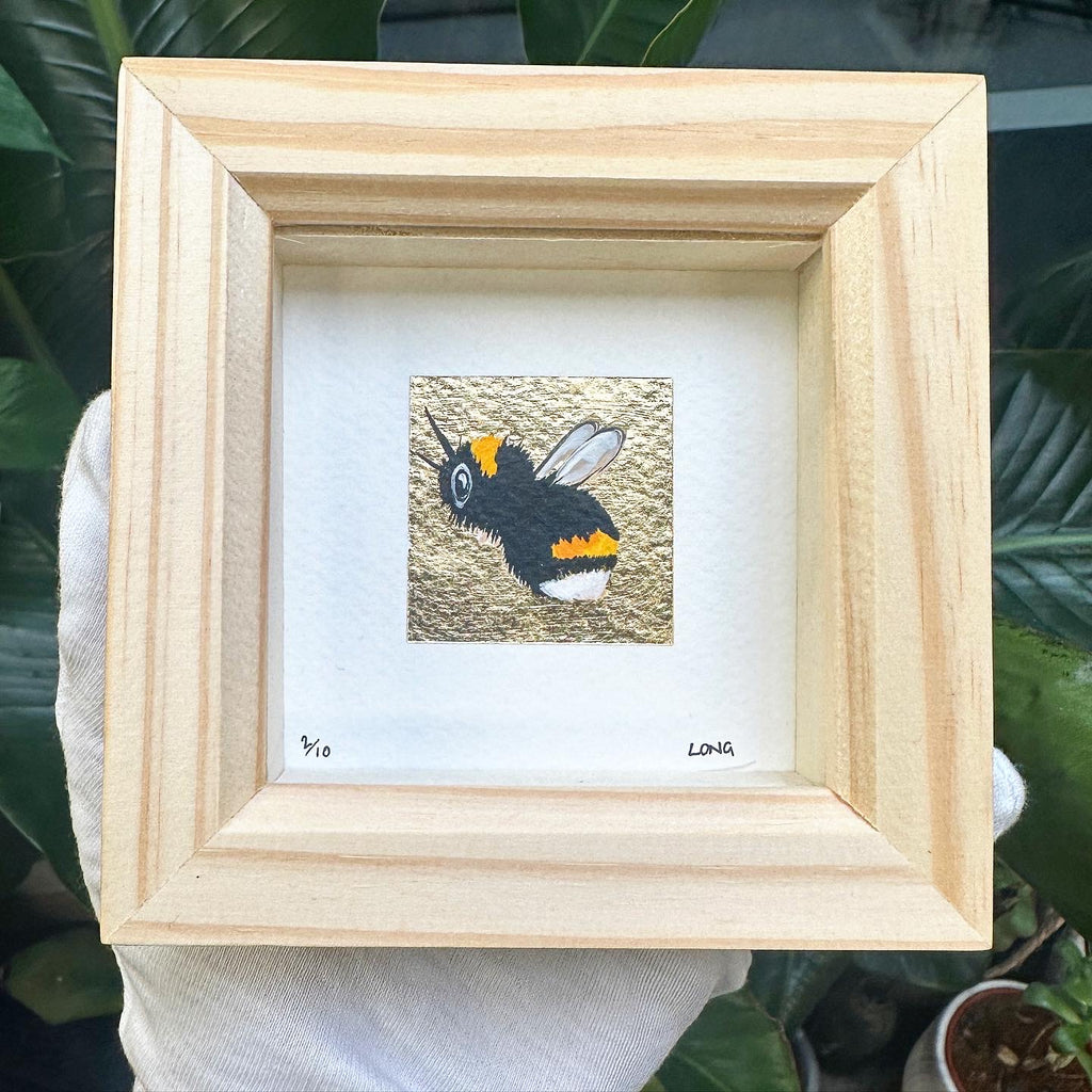 2/10 23CT GOLD LEAF TINY BEE