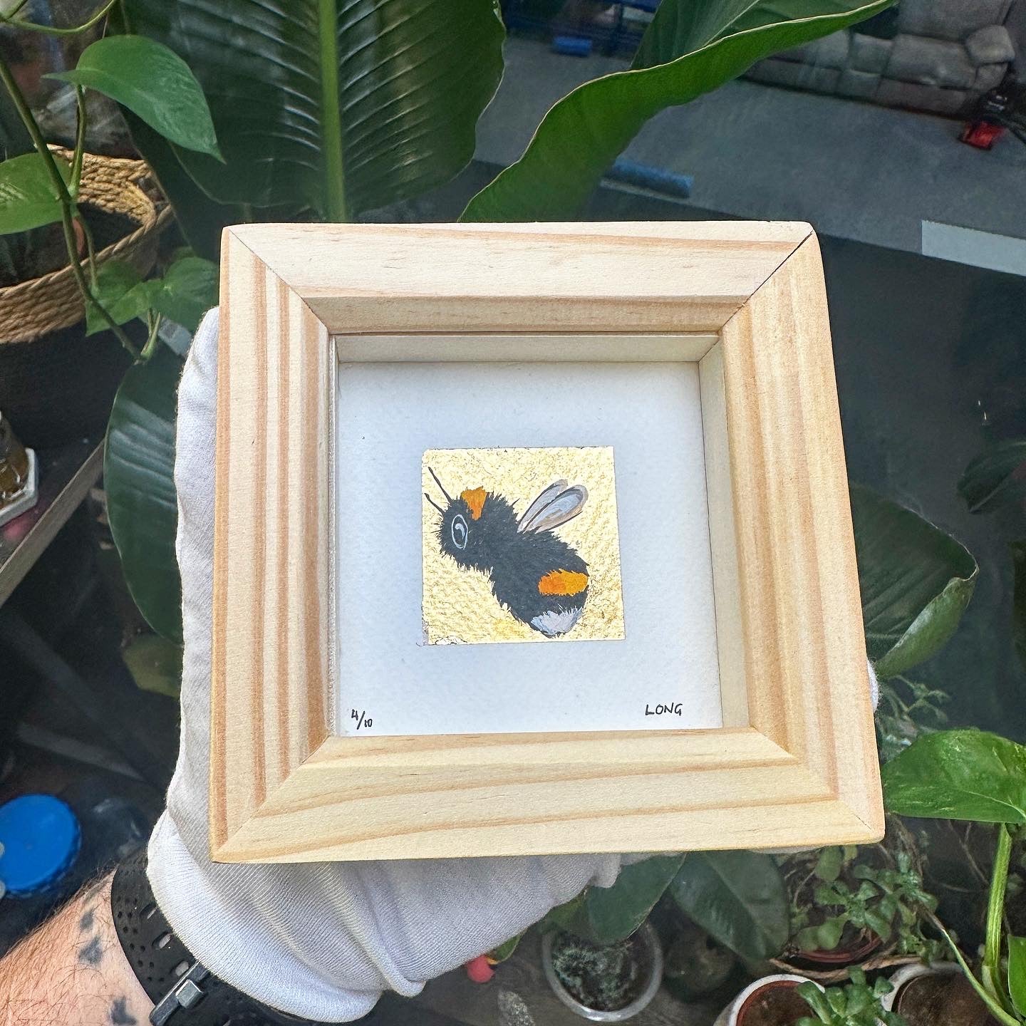 4/10 23CT GOLD LEAF TINY BEE