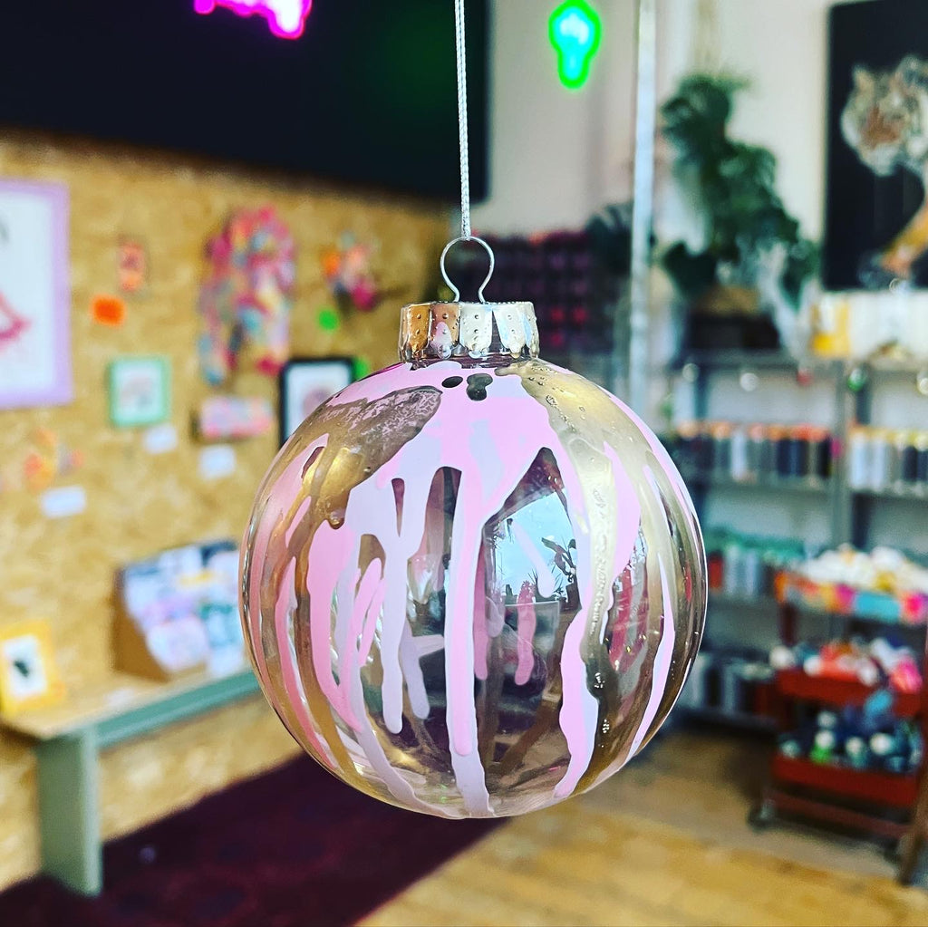 PLASTIC 10cm BAUBLE 2
